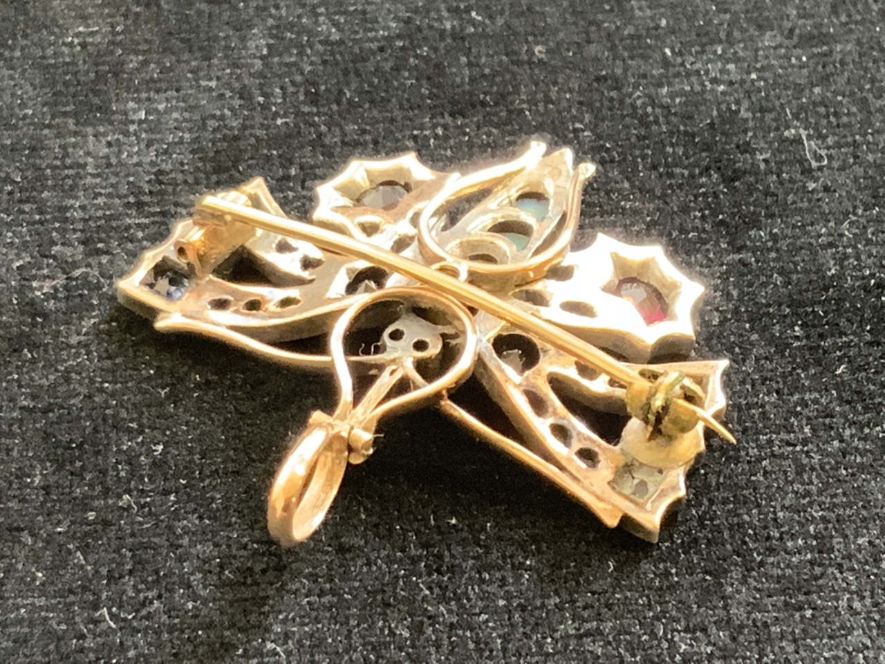 A gold 1920 30’s Butterfly brooch pendent, un-hallmarked set opals, rubies, sapphires and diamonds. - Bild 4 aus 6