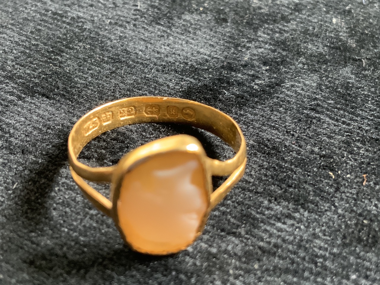 22ct gold small cameo ring, size K also with a 9ct gold cameo ring Size N - Bild 2 aus 5