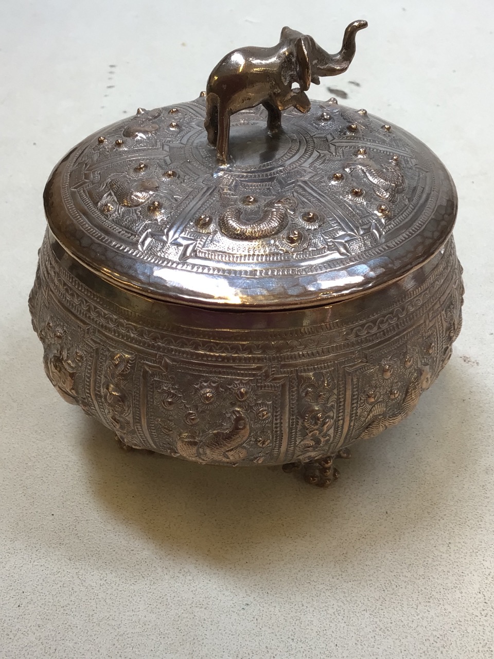 A white metal Omani bangle also with a lidded repousse decorative bowl embellished with elephant - Image 9 of 11