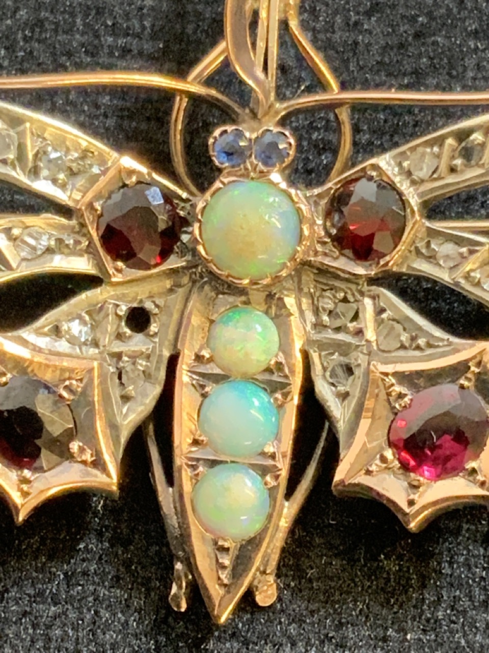 A gold 1920 30’s Butterfly brooch pendent, un-hallmarked set opals, rubies, sapphires and diamonds. - Bild 5 aus 6