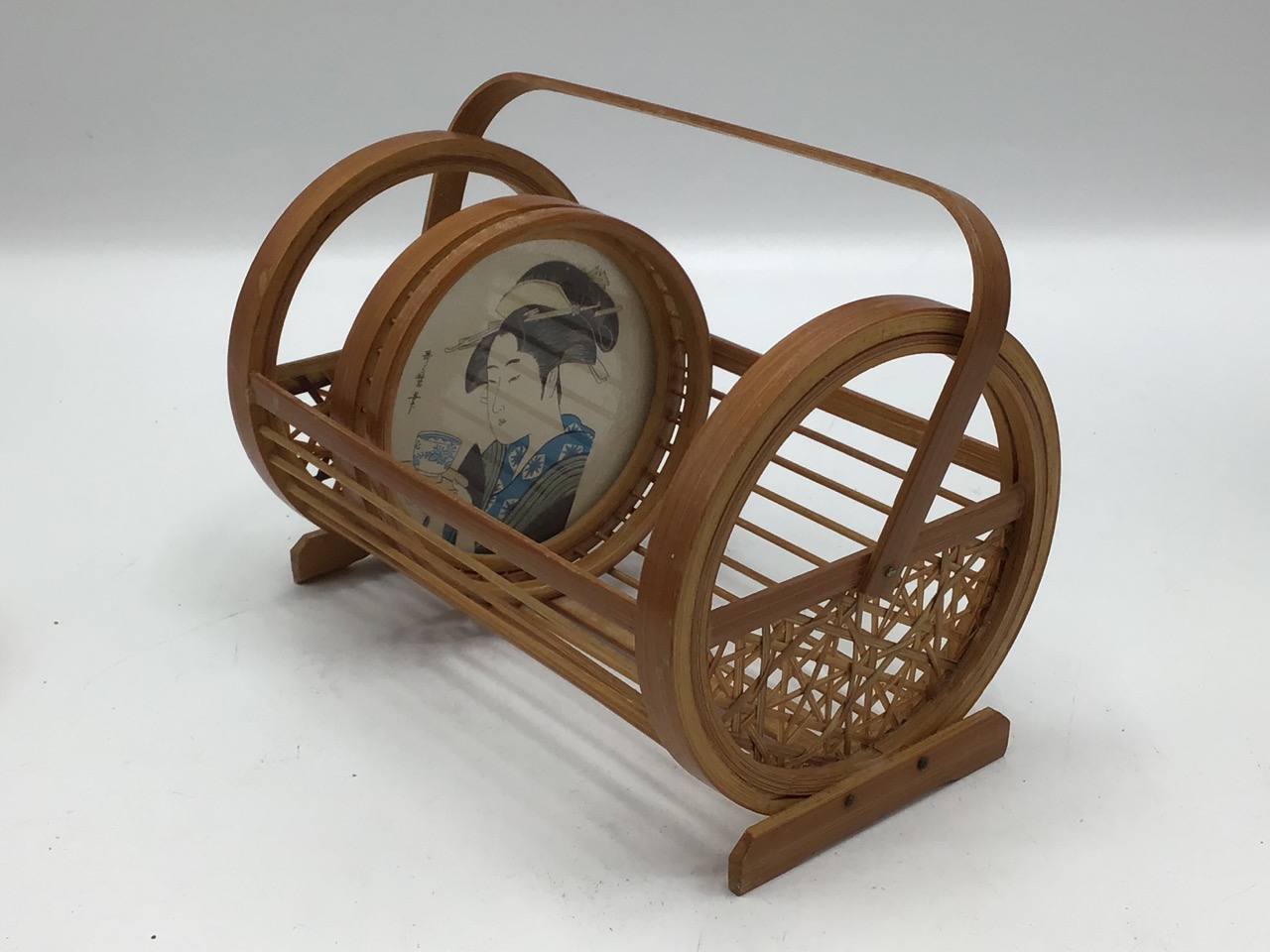 Japanese interest. Nest of six glass and bamboo coasters with traditional portraits to centre, and - Bild 3 aus 9