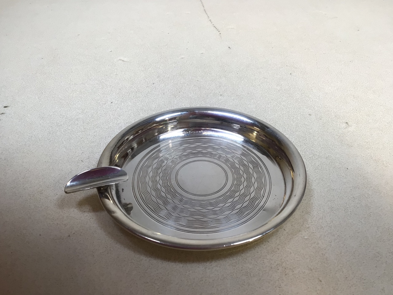A silver salt ( with blue glass liner) together with a silver ashtray. Total weight of silver 94 gms - Image 6 of 7