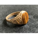 9ct gold tigers eye gents signet ring. Size P. Total weight 3gm