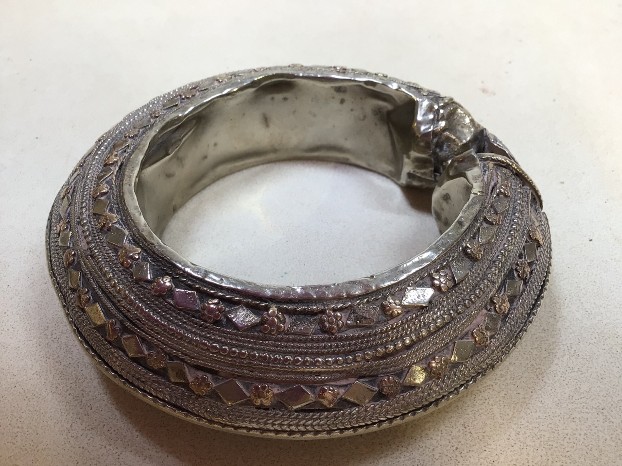 A white metal Omani bangle also with a lidded repousse decorative bowl embellished with elephant - Image 3 of 11