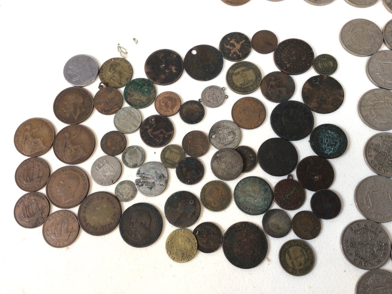 Large assortment of vintage and antique currency, with UK and worldwide coins and notes. Also with a - Bild 3 aus 13