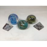 5 Alum Bay Isle of Wight paperweights. 3 spherical, two of pyramid form. Good condition.