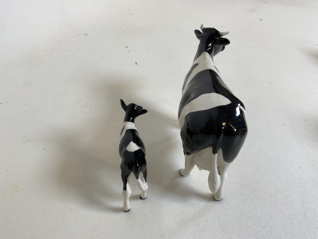 Beswick Champion Claybury Leegwater Friesian cow with calf - marked to underbelly. Both with heart - Bild 3 aus 6