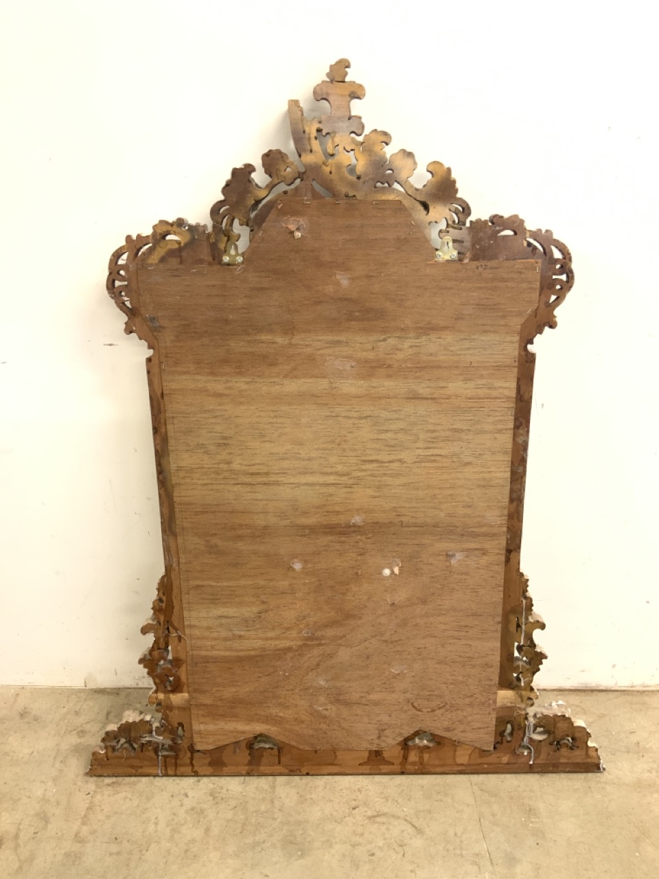 An ornate overmantle mirror, decorated with scrolls, leaves and flower buds. W:110cm x H:136cm - Bild 5 aus 5