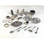 Assortment of Continental weight silver and silver plate tablewares. To include napkin rings,