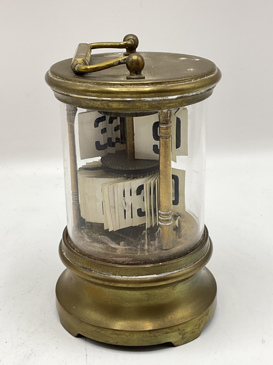 Late 19th century ticket or flip-dial clock. AF condition, the case and mechanism not secured. Brass - Bild 5 aus 9