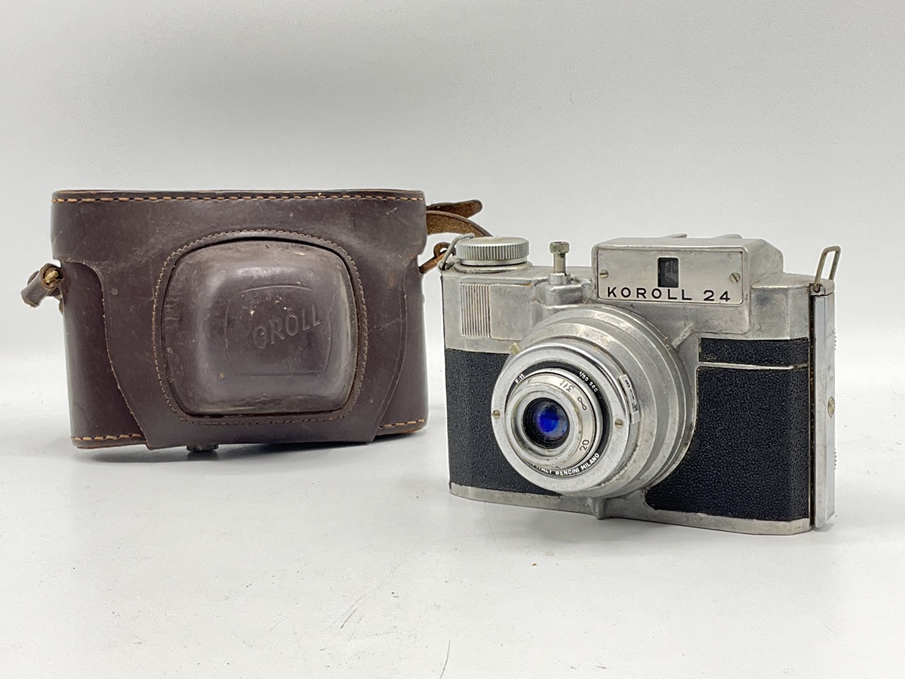 1950s Italian Bencini Koroll 24 120 film camera. Half-frame exposure (24 shots per 12 frames).