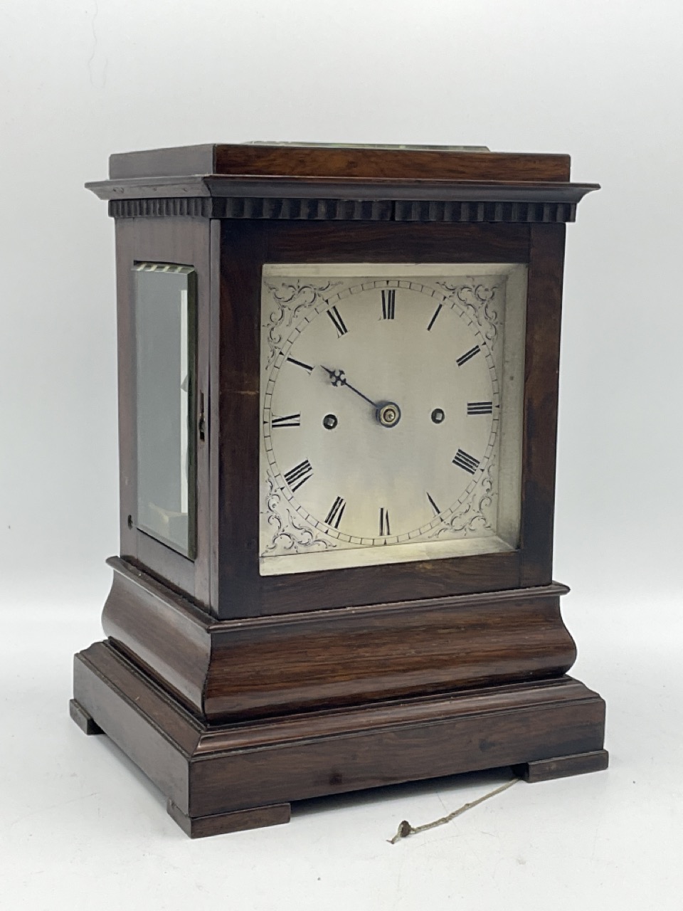 A good four glass fusee mantel clock in rosewood case. Bevelled glass to 3 sides and the top of - Bild 12 aus 12