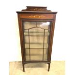 A small inlaid Edwardian glazed cabinet with three lined shelves and back, glass panels to the sides