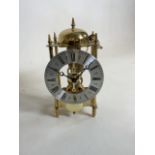 A Franz Hermle brass skeleton clock with key W:13cm x H:25cm