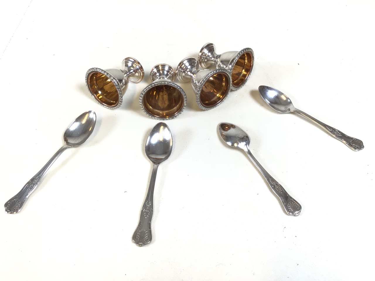 3 silver plate egg cup carousels with spoons. Each set serves 4. All in good condition. - Bild 4 aus 10