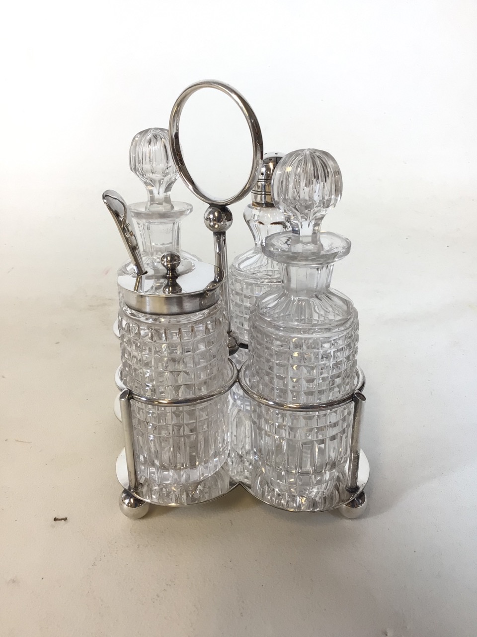 Two silver plate and cut glass cruet sets. A 7 and 4 piece condiment caddy respectively. Good - Bild 11 aus 15