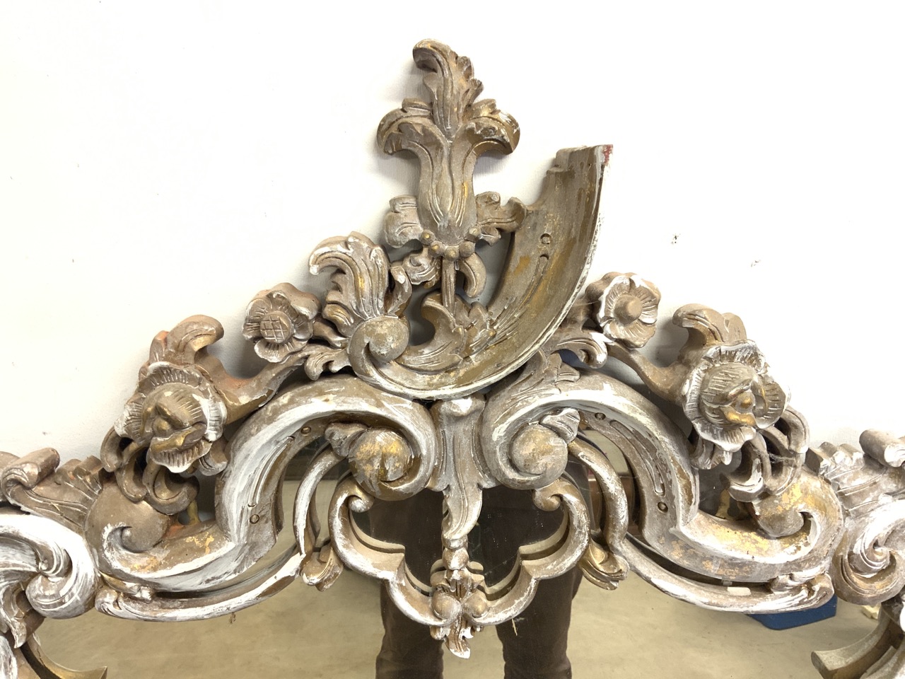 An ornate overmantle mirror, decorated with scrolls, leaves and flower buds. W:110cm x H:136cm - Bild 3 aus 5