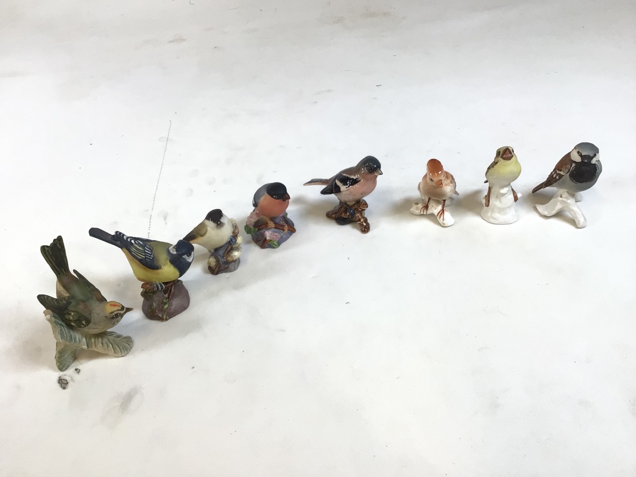 8 ceramic bird figures, from Royal Worcester, Goebel of West Germany and Beswick. Bullfinch, Great