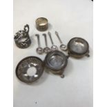 A pair of silver salts, teaspoons and other items. Total weight 220gm