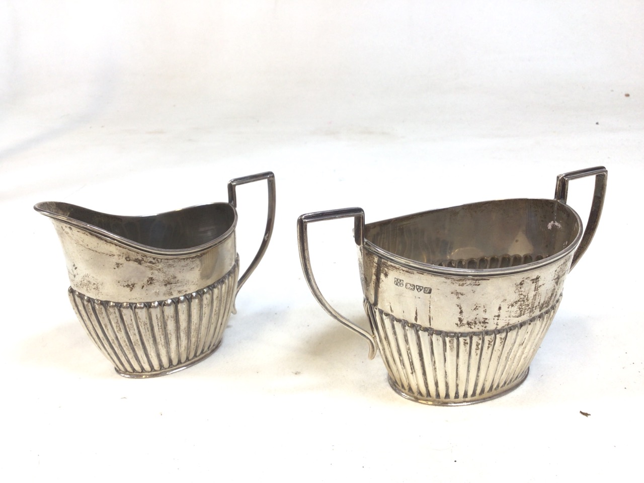 Hallmarked Silver items - a hallmarked two handed jug and pouring jug, silver sugar nips and - Bild 5 aus 12