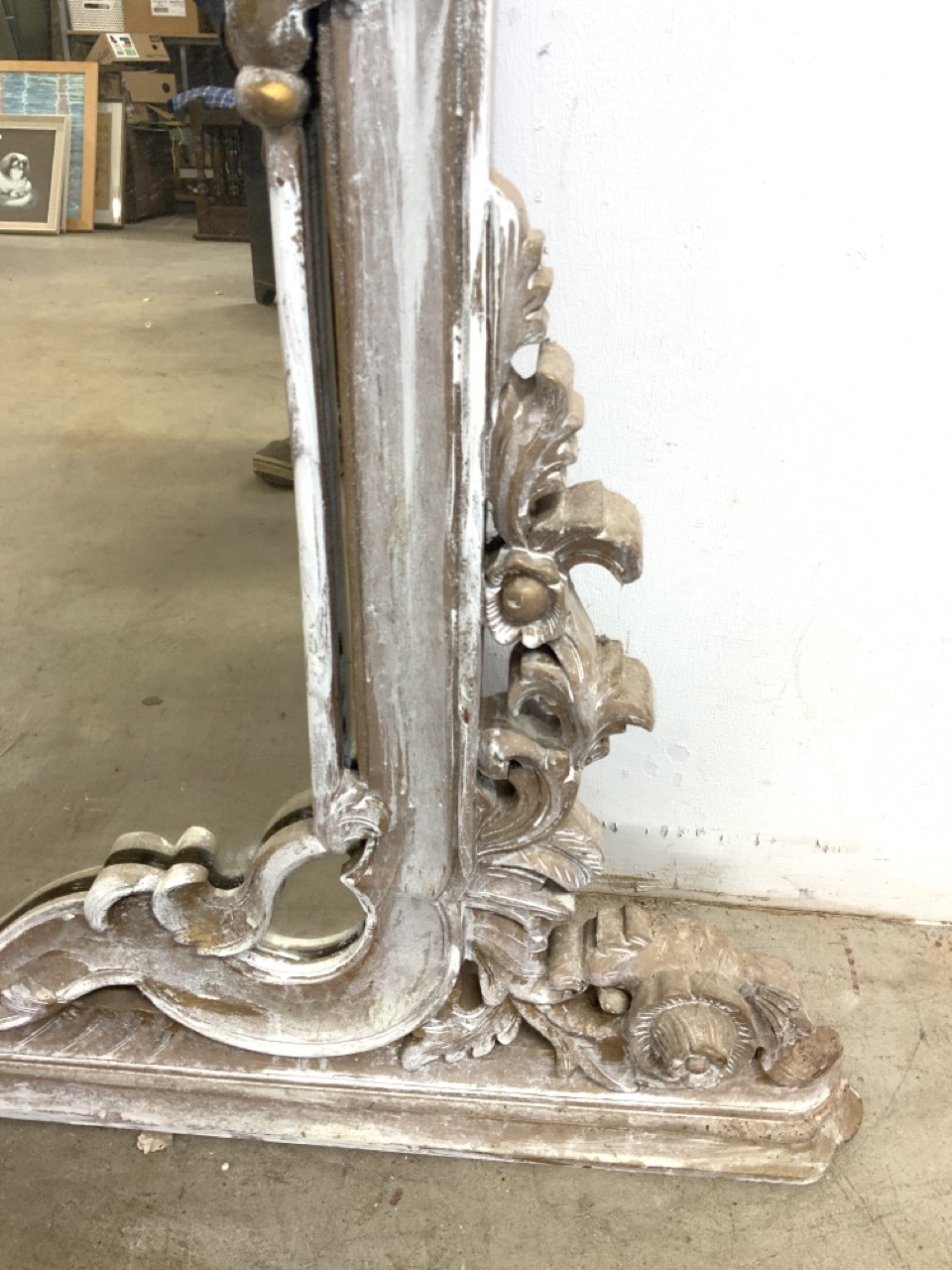 An ornate overmantle mirror, decorated with scrolls, leaves and flower buds. W:110cm x H:136cm - Bild 4 aus 5
