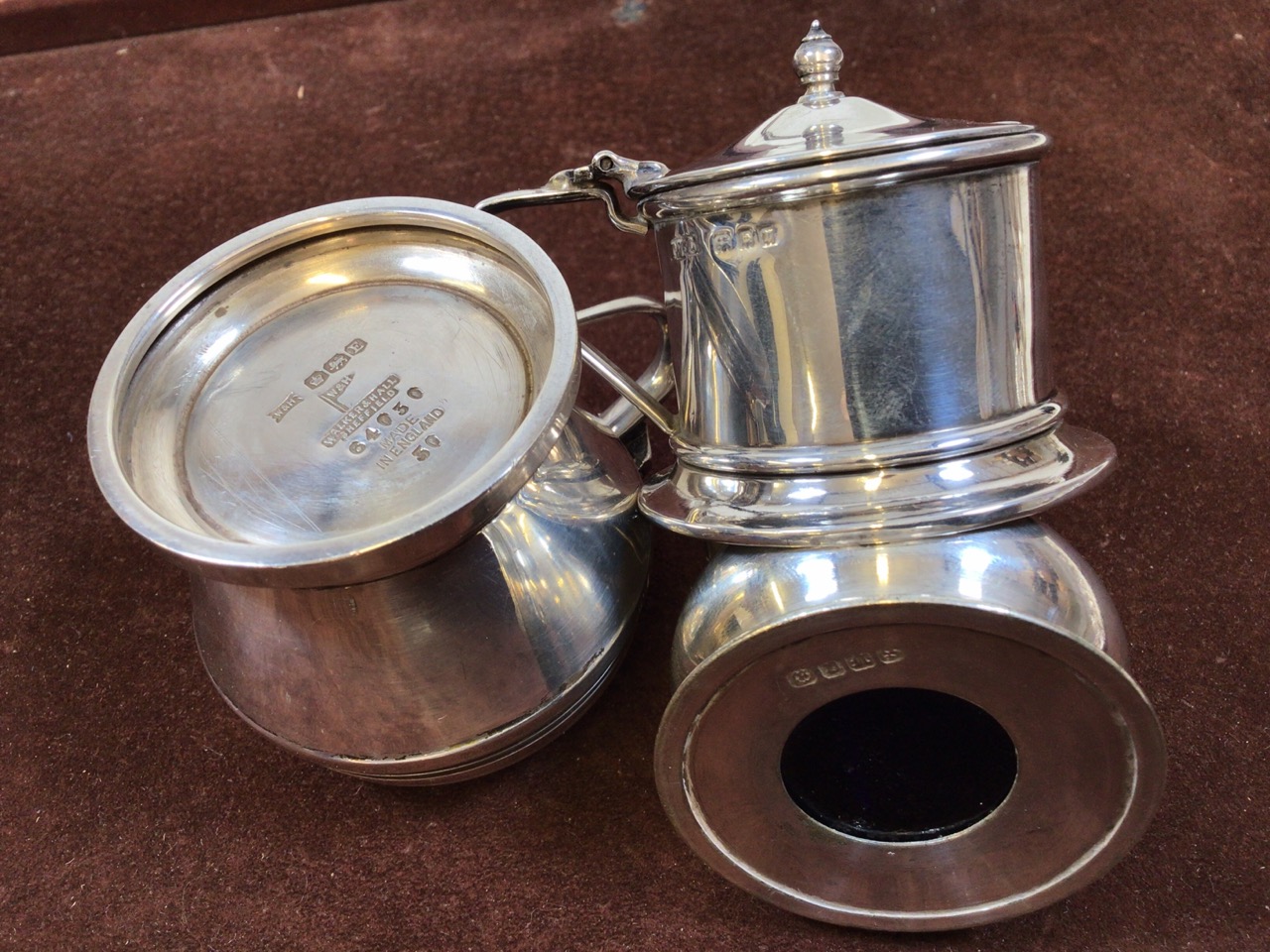 Hallmarked silver condiment pots, some with glass inserts, two with spoon. Total weight including - Bild 3 aus 4