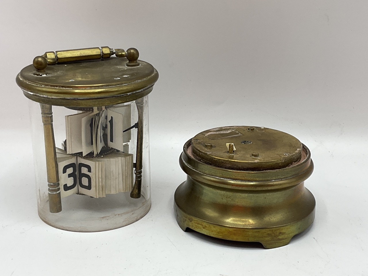 Late 19th century ticket or flip-dial clock. AF condition, the case and mechanism not secured. Brass - Bild 7 aus 9