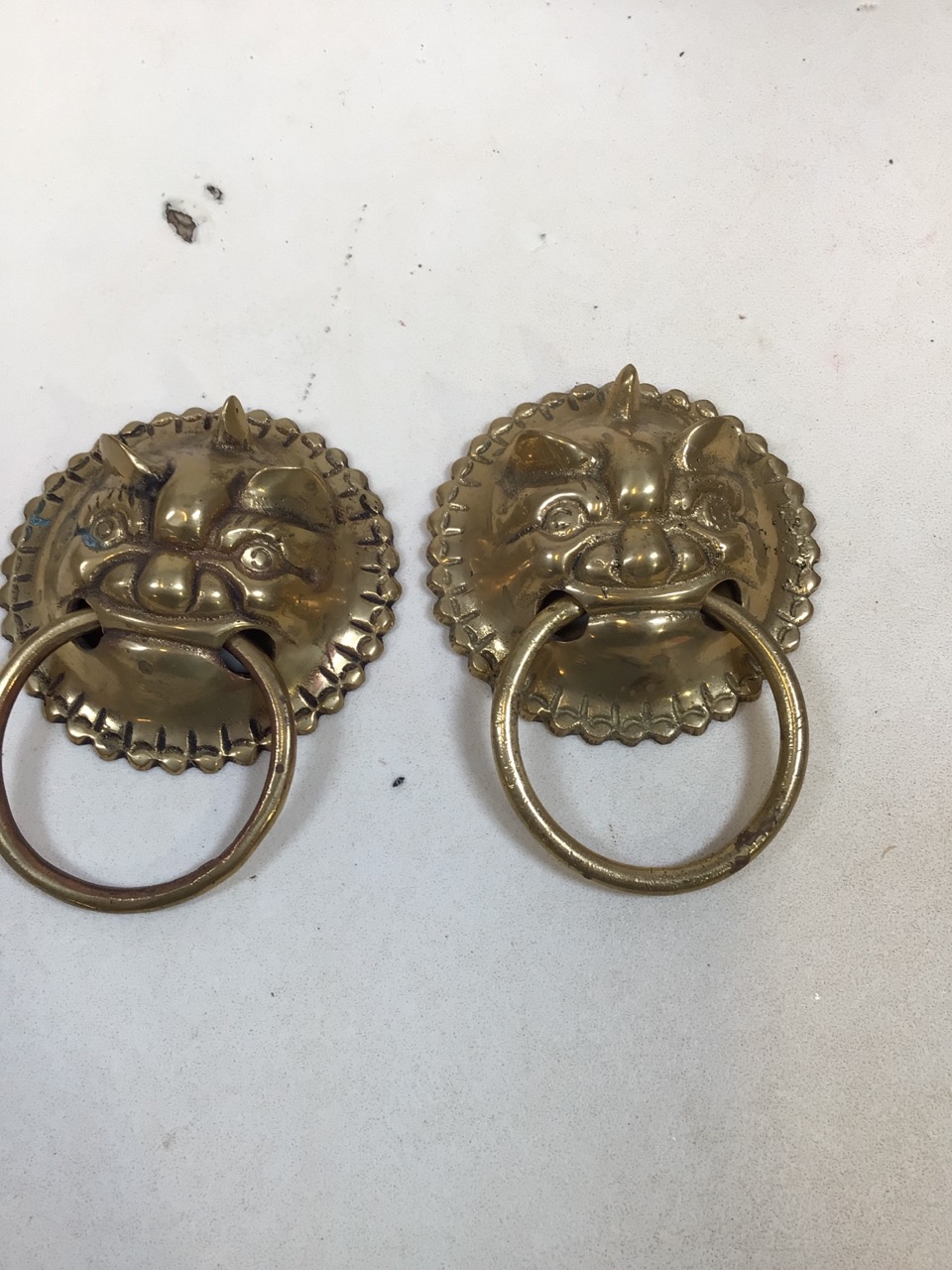 An oriental brass shop bell with two door knockers - Image 4 of 4