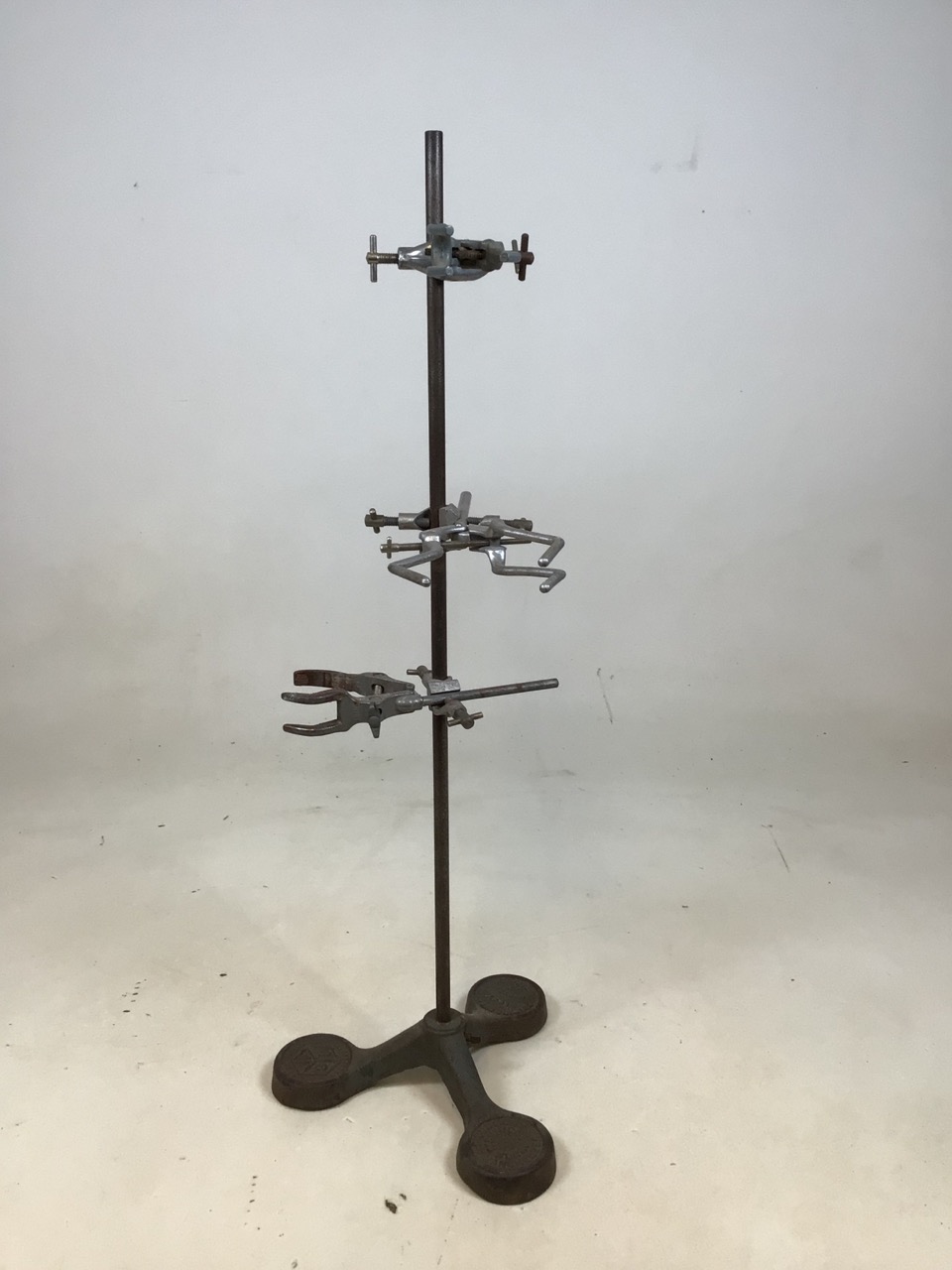 A vintage clamp by G Cussons Ltd The Technocal Works, Manchester. H:80cm