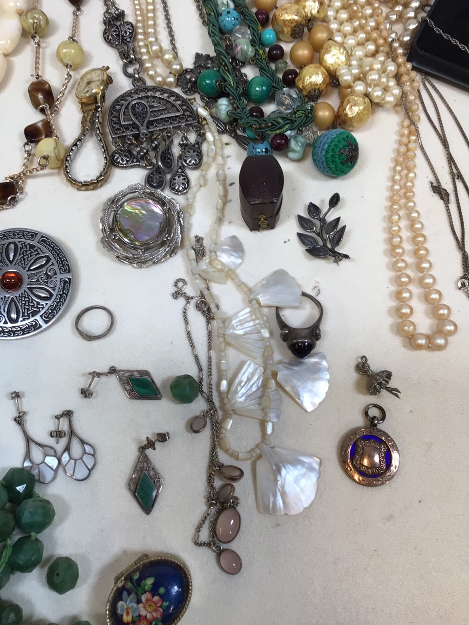 A quantity of costume jewellery and silver items with semi precious stones, - Image 3 of 5