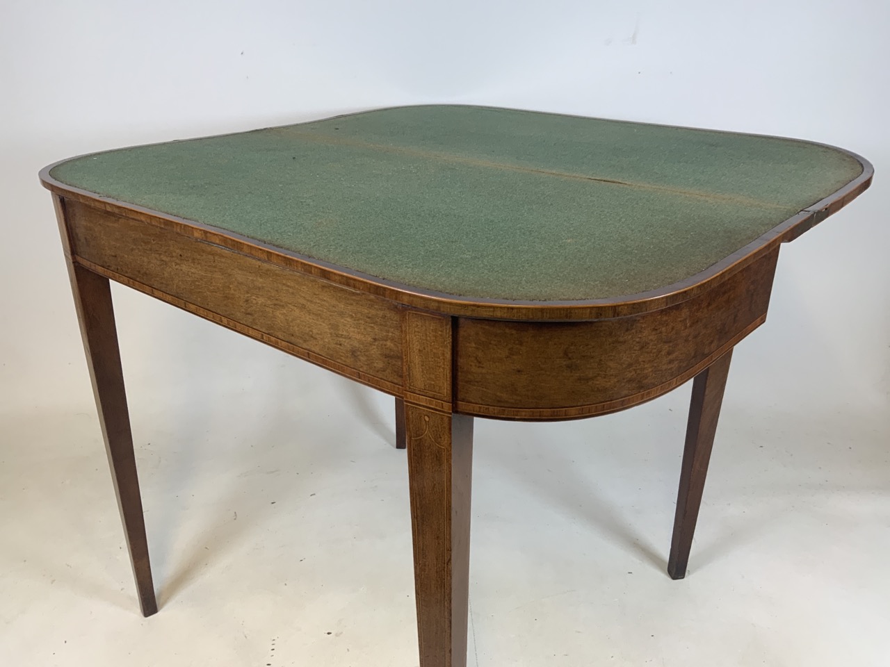 An inlaid Georgian card table with folding top to green baize. Double pull out legs. - Image 4 of 4