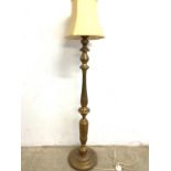 A Gilt standard lamp. Height including shade. H:151cm