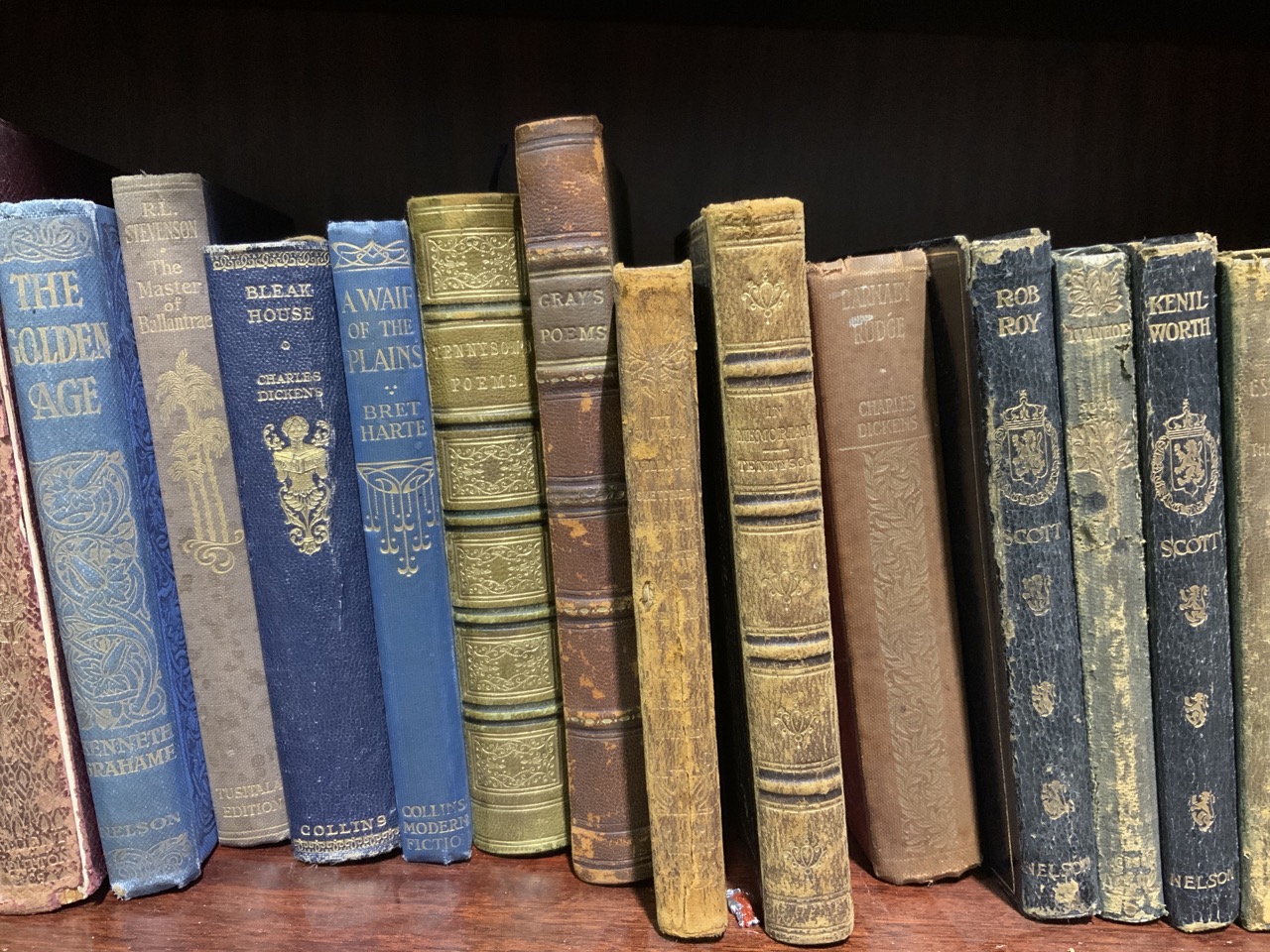 A quantity of antique books some with leather bindings - includes Jane Austen, Thackeray, Sir Walter - Image 4 of 7