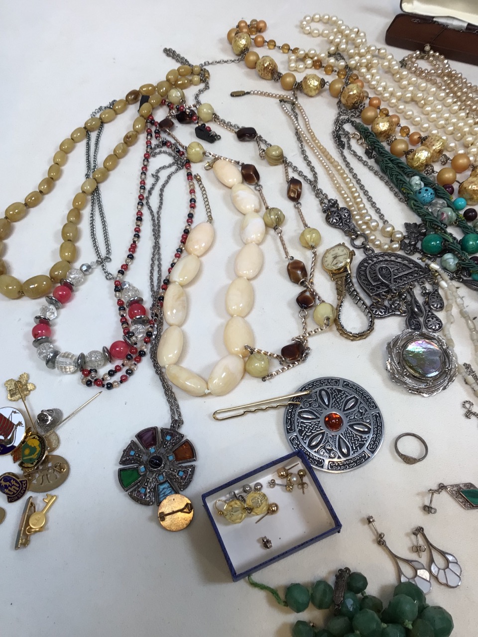 A quantity of costume jewellery and silver items with semi precious stones, - Image 4 of 5