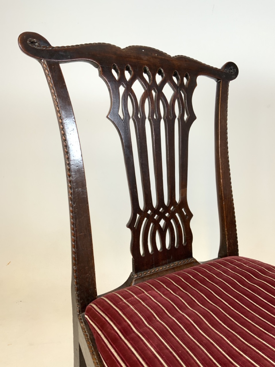 An Irish mahogany 18th century side chair with unusual rope twist carving to the edges. Seat - Image 4 of 5