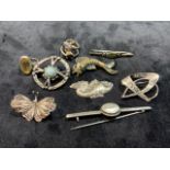 Small silver jewellery brooches a ring etc. Second photo shows the silver marked jewellery.