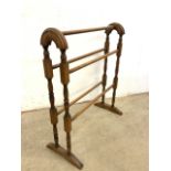 An early 20th century towel rail. W:65cm x D:30cm x H:77cm