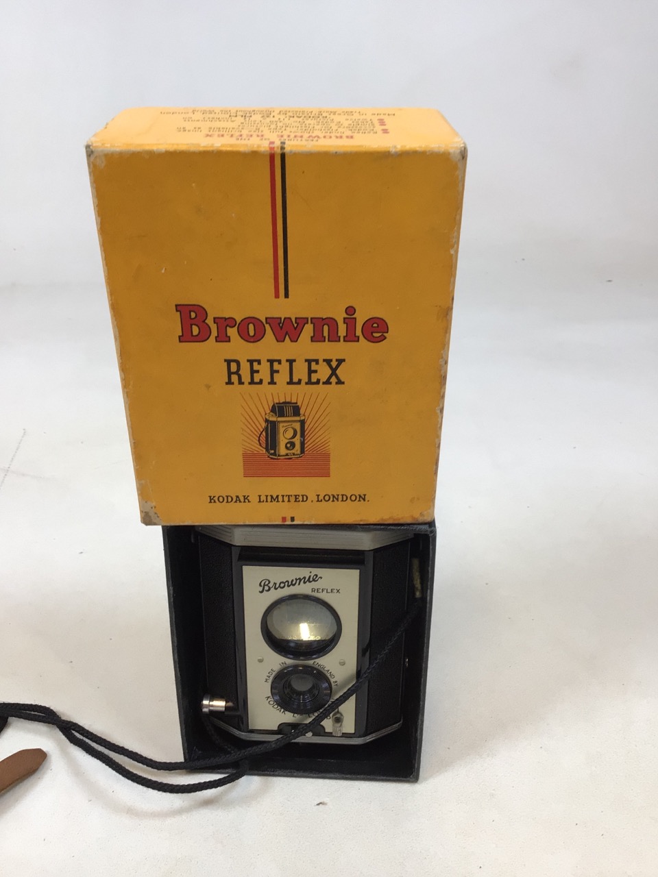 A Kodak Instamatic 400 camera in original box, a Brownie Reflex in original box and an Olympus - Image 4 of 8