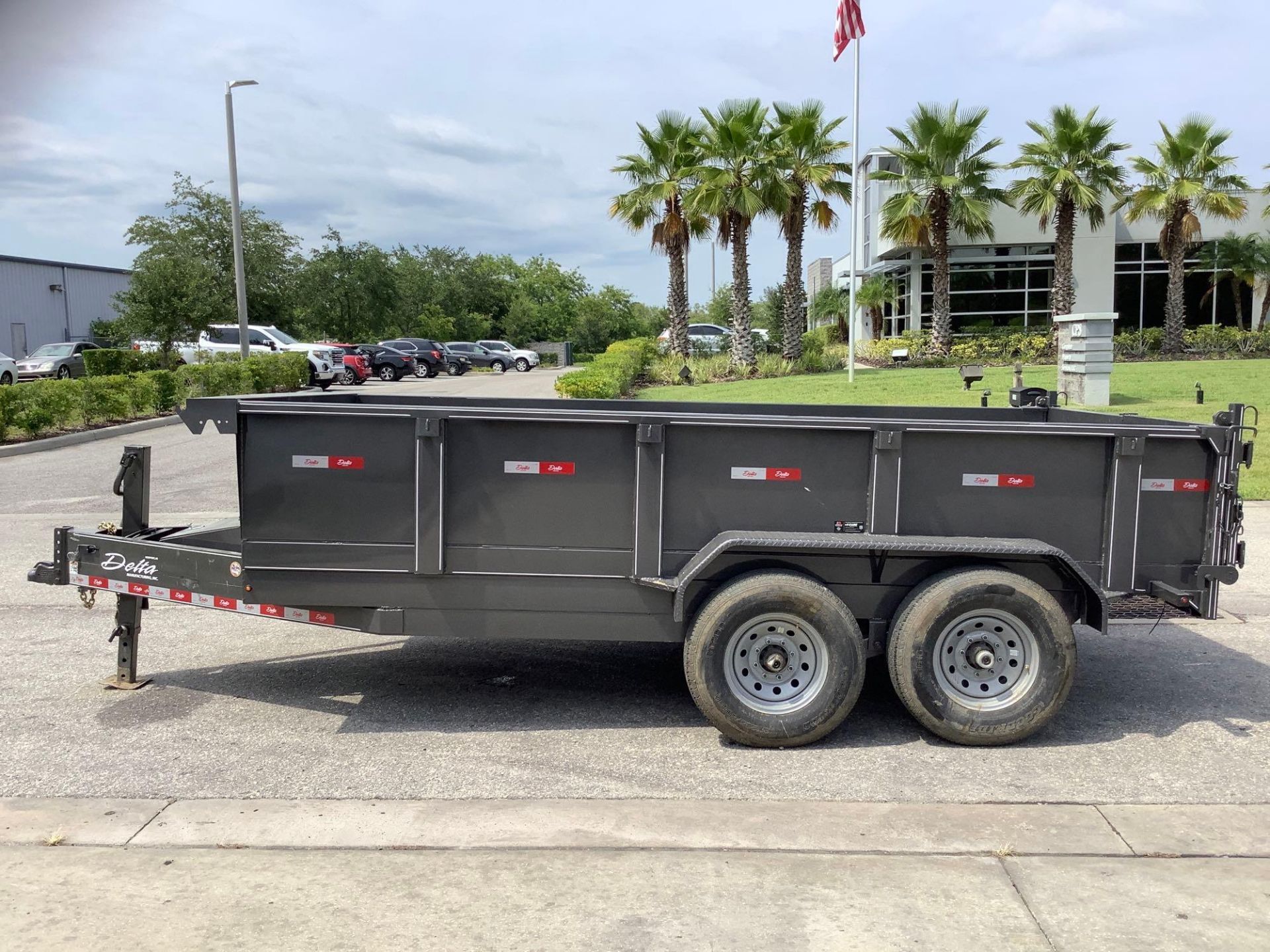 ***2022 DELTA HYDRAULIC DUMP TRAILER WITH REMOTE, APPROX GVWR 14000LBS, BUILT IN BATTERY CHARGE, ELE - Image 3 of 21