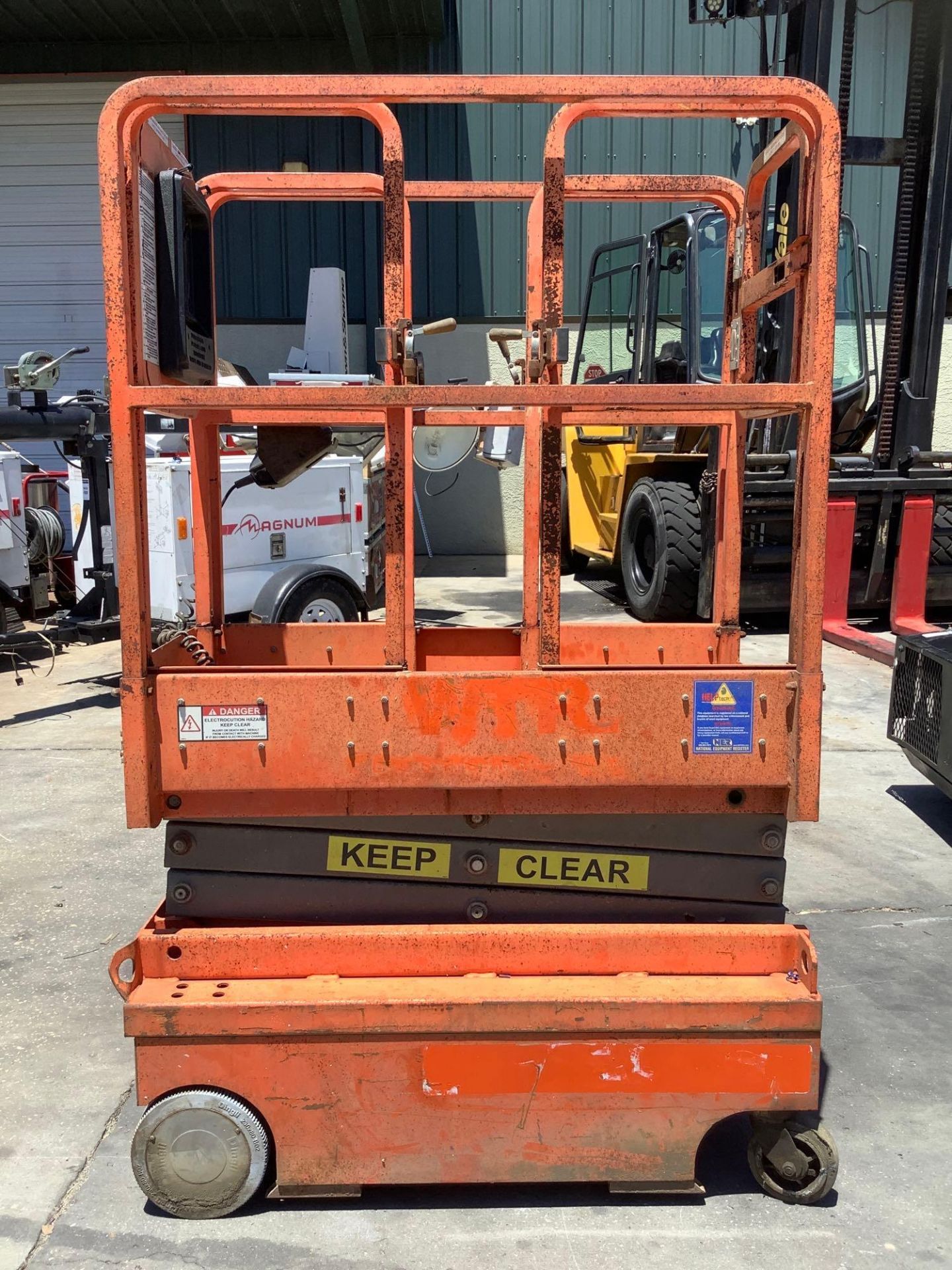 DINGLI MINI SCISSOR LIFT, CONDITION UNKNOWN - Image 9 of 11