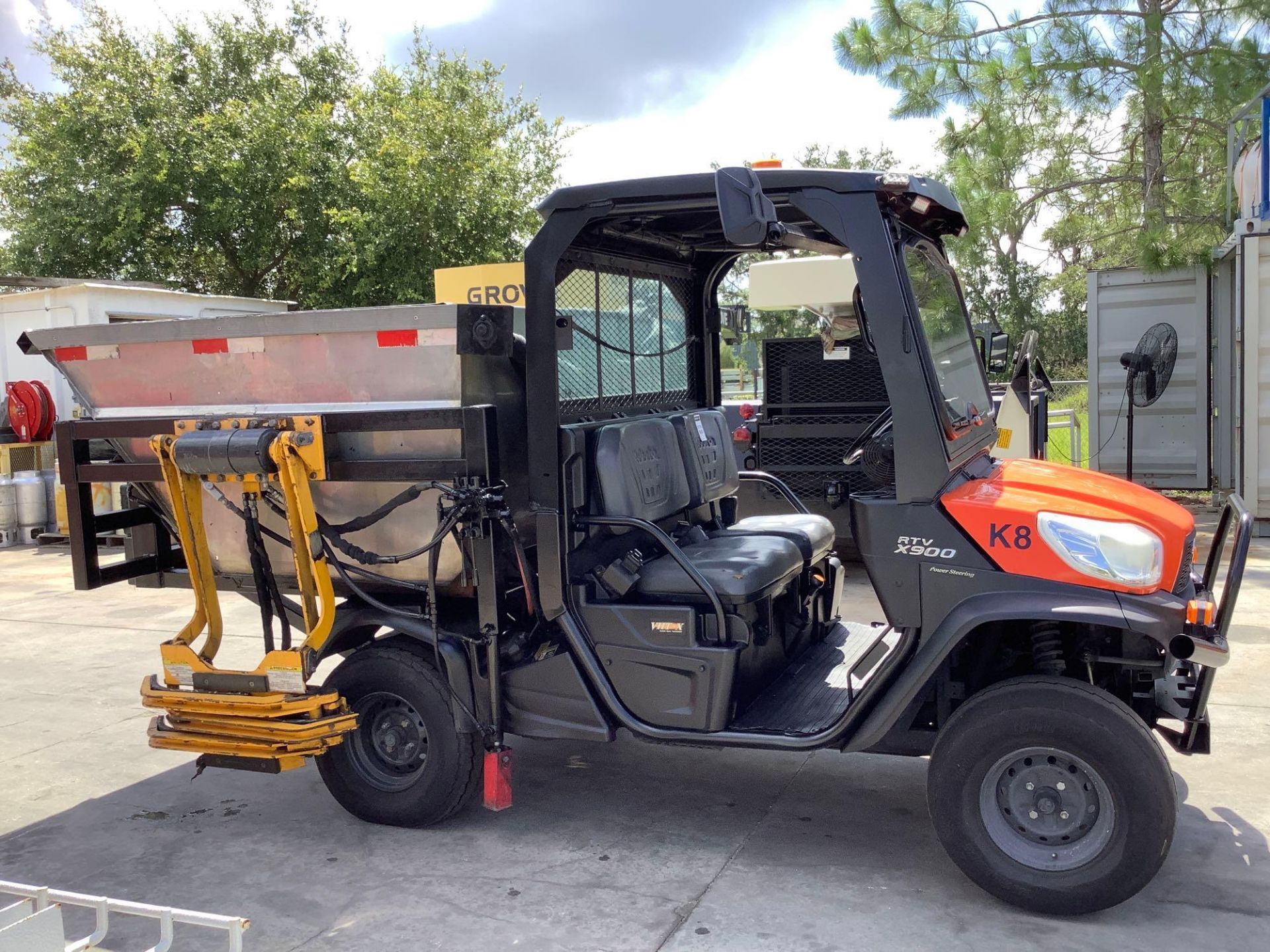 2017 KUBOTA RTV-X900 UTV WITH HYDRAULIC DUMP BED & HYDRAULIC TRASH CAN LOADER , DIESEL, 4WD, - Image 4 of 26