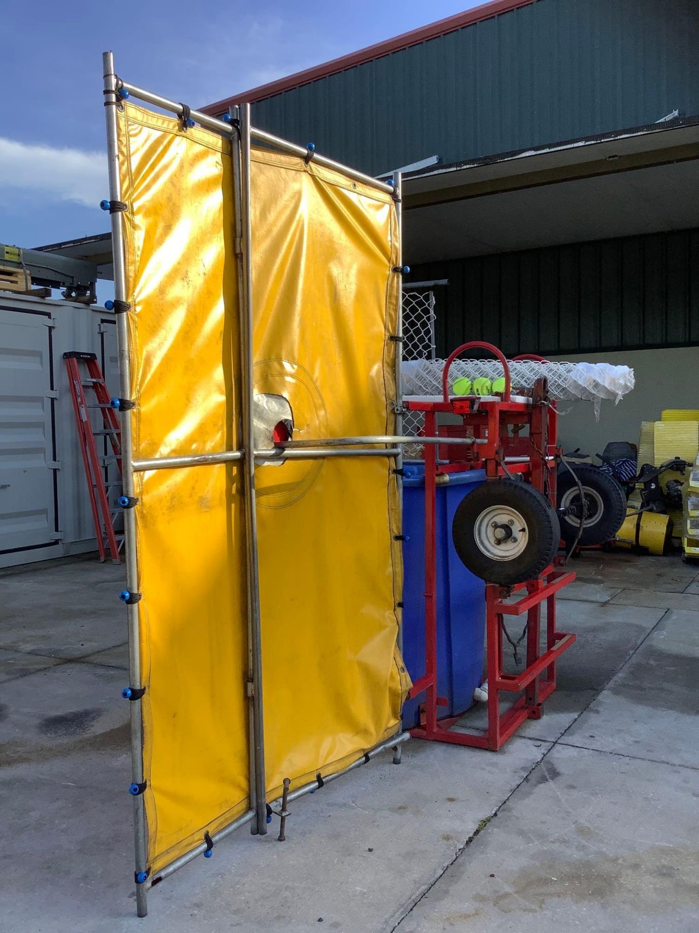 TWISTER DISPLAY EASY DUNKER 2 DUNK TANK, TRAILER MOUNTED - Image 9 of 20