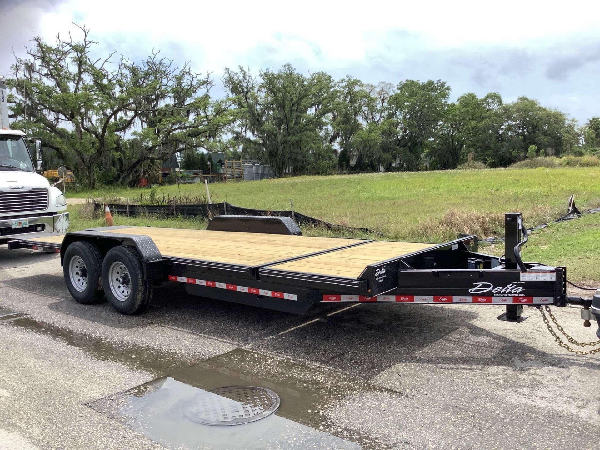 UNUSED 2022 DELTA ROLLBACK TRAILER, APPROX GVWR 14000LBS, APPROX 22FT LONG x 82” WIDE, ELECTRIC BRAK - Image 4 of 19