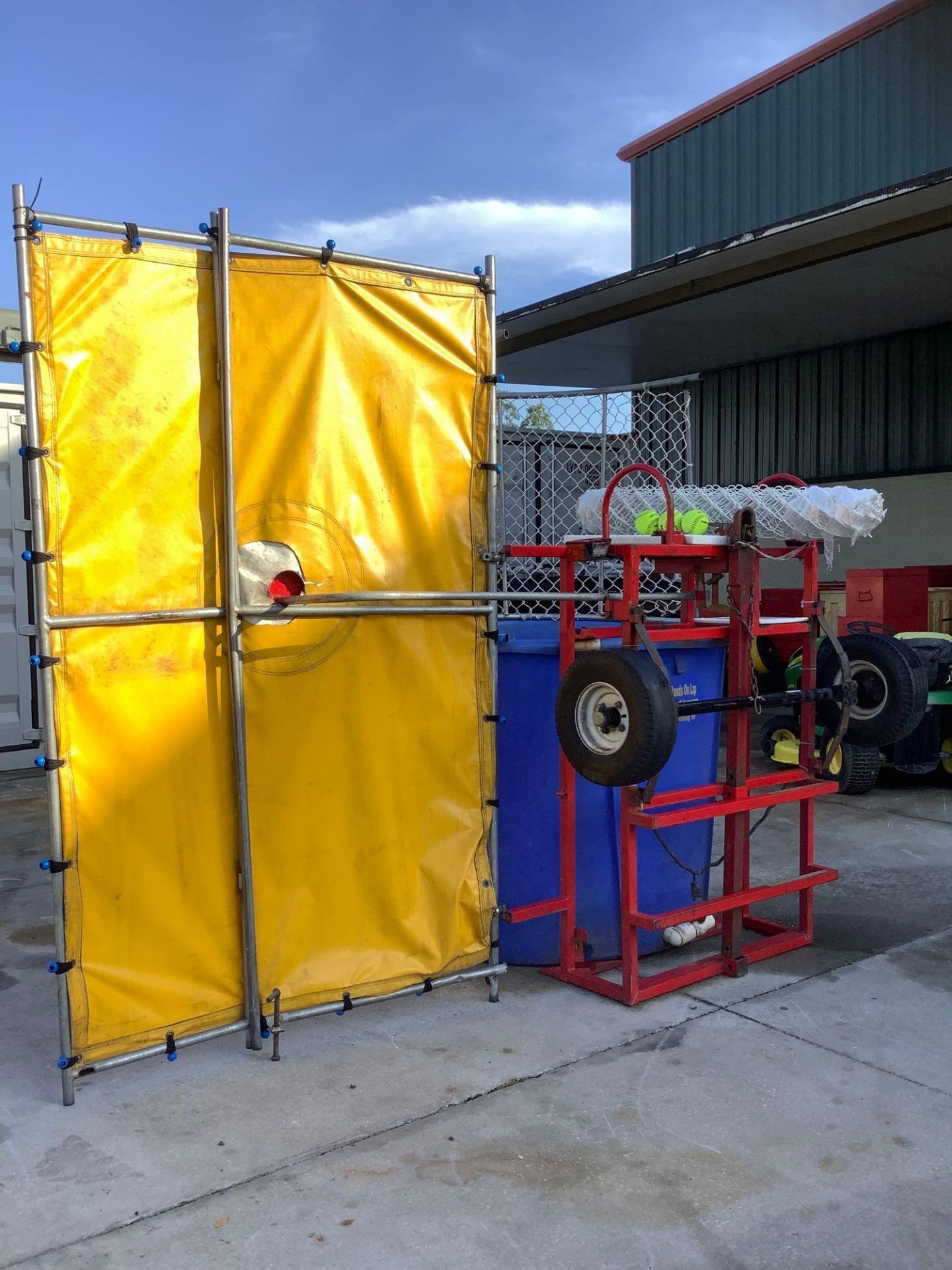 TWISTER DISPLAY EASY DUNKER 2 DUNK TANK, TRAILER MOUNTED - Image 8 of 20