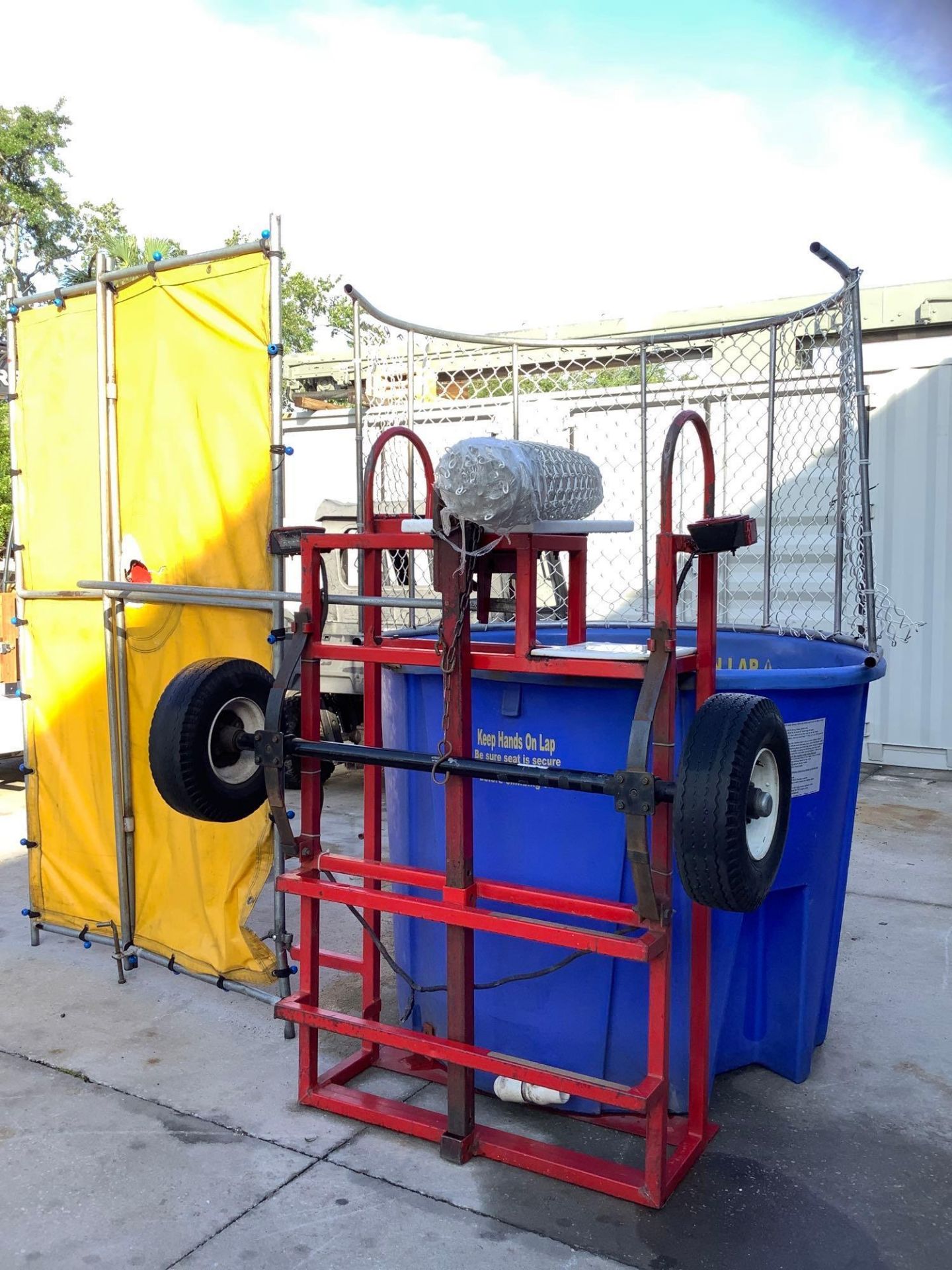 TWISTER DISPLAY EASY DUNKER 2 DUNK TANK, TRAILER MOUNTED - Image 6 of 20