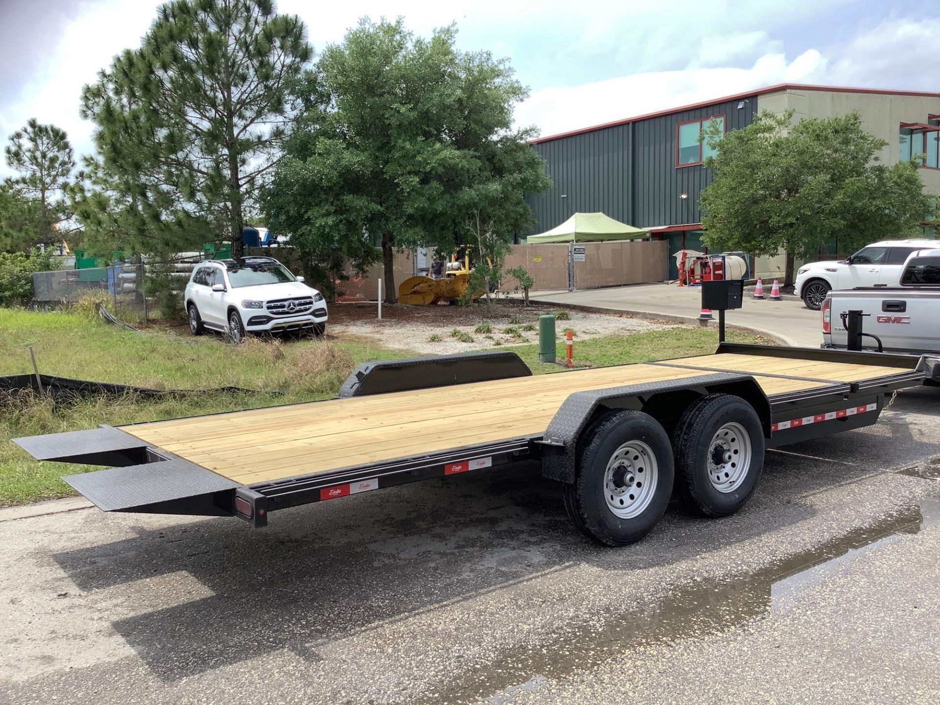 UNUSED 2022 DELTA ROLLBACK TRAILER, APPROX GVWR 14000LBS, APPROX 22FT LONG x 82” WIDE, ELECTRIC BRAK - Image 11 of 19