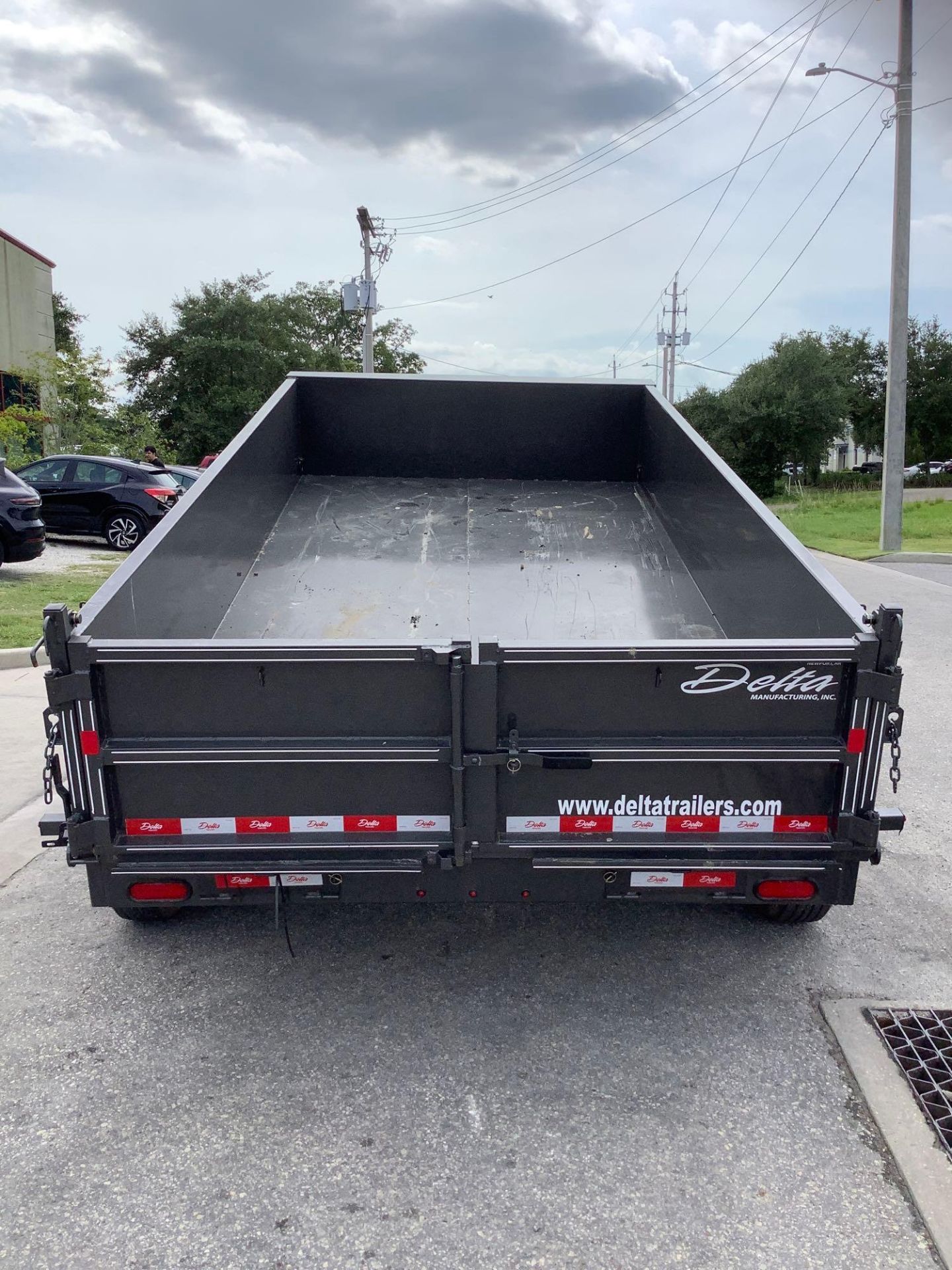 ***2022 DELTA HYDRAULIC DUMP TRAILER WITH REMOTE, APPROX GVWR 14000LBS, BUILT IN BATTERY CHARGE, ELE - Image 20 of 21