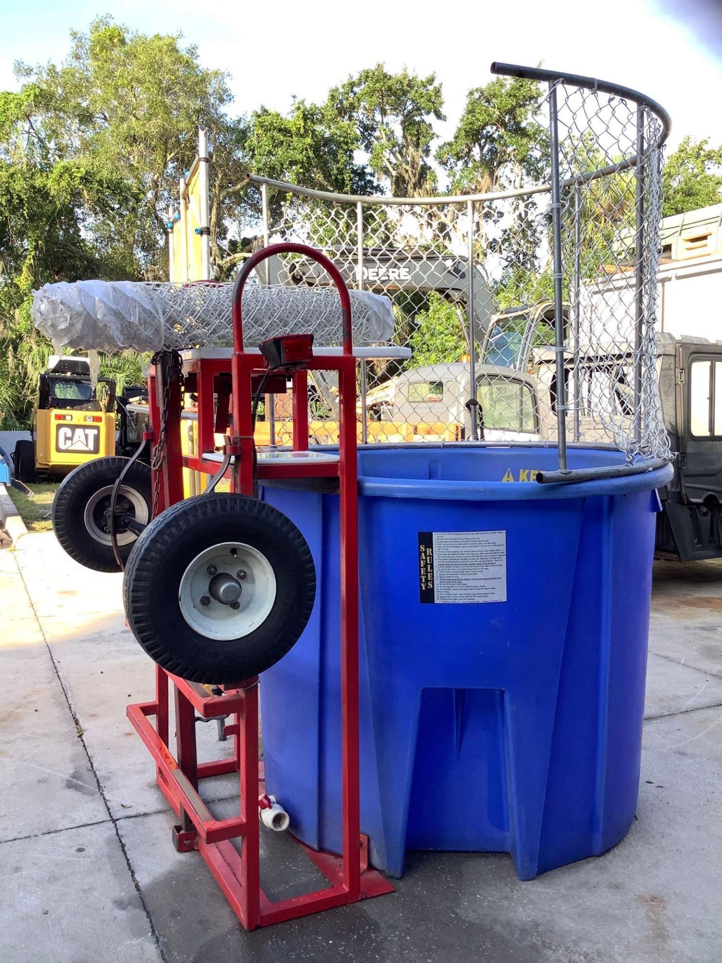 TWISTER DISPLAY EASY DUNKER 2 DUNK TANK, TRAILER MOUNTED - Image 5 of 20