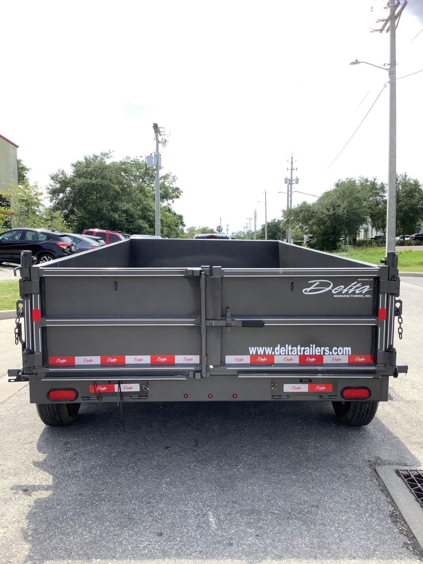 ***2022 DELTA HYDRAULIC DUMP TRAILER WITH REMOTE, APPROX GVWR 14000LBS, BUILT IN BATTERY CHARGE, ELE - Image 6 of 21