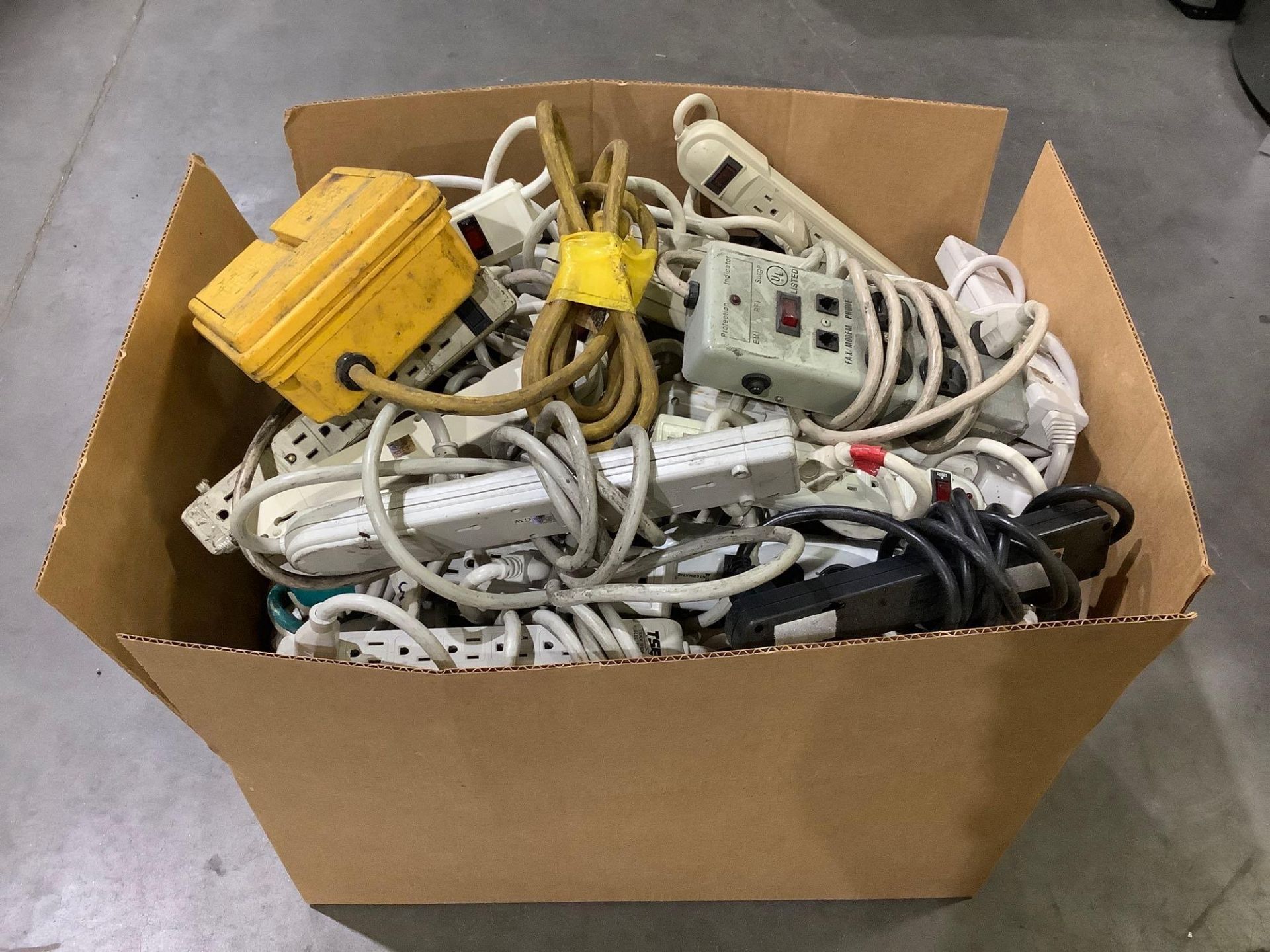 BOX OF POWER STRIPS